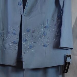 Special Occasion/bridal/Church/MOB Suit Embroidered Beaded Embellished SZ 14 NWT